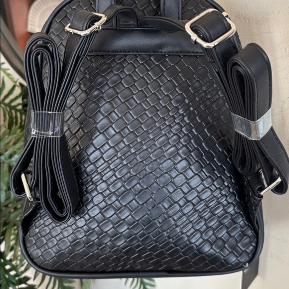Brand New London Fog Bowery Medium Size Woven Zip Backpack Black Vegan Leather main image 12